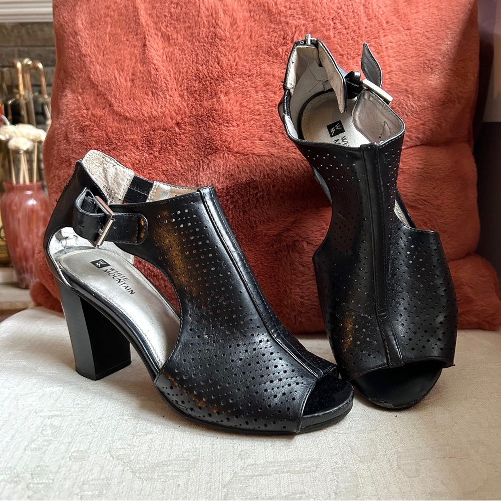 White Mountain Dreamy Black Faux Leather Heels 9M
